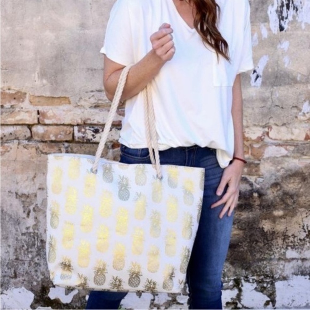 NWT Cream And Gold Foil Pineapple Tote Bag With Rope Handles